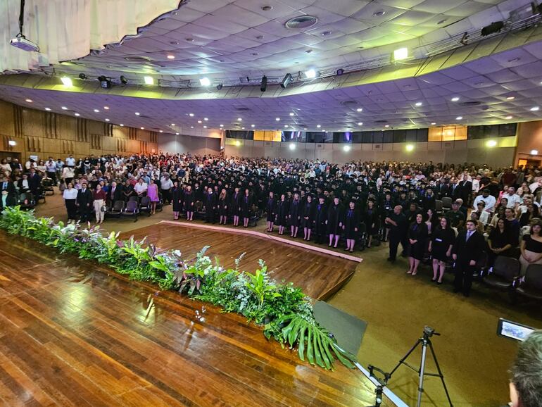 Ceremonia de graduación de estudiantes de Facultad de Ciencias Médicas de la Universidad Nacional de Asunción.