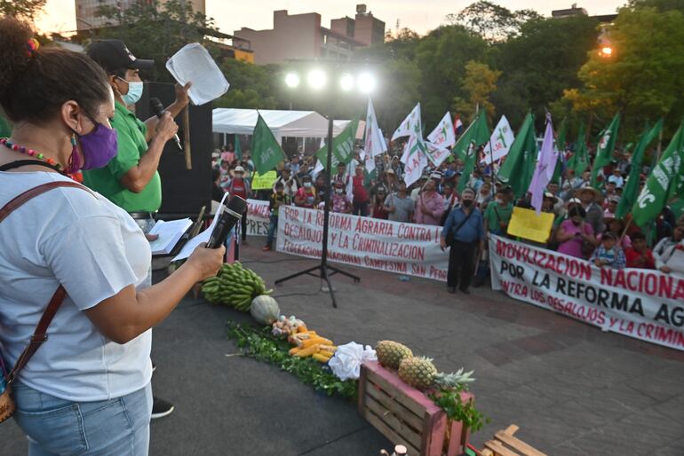 Protesta campesina en la Plaza de la Democracia 