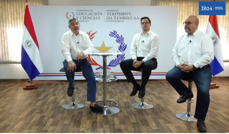 El ministro de Educación, Luis Ramírez, el viceministro de Educación Superior, Federico Mora (centro) y el viceministro de Educación Básica, David Velázquez en el informe  de gestión.