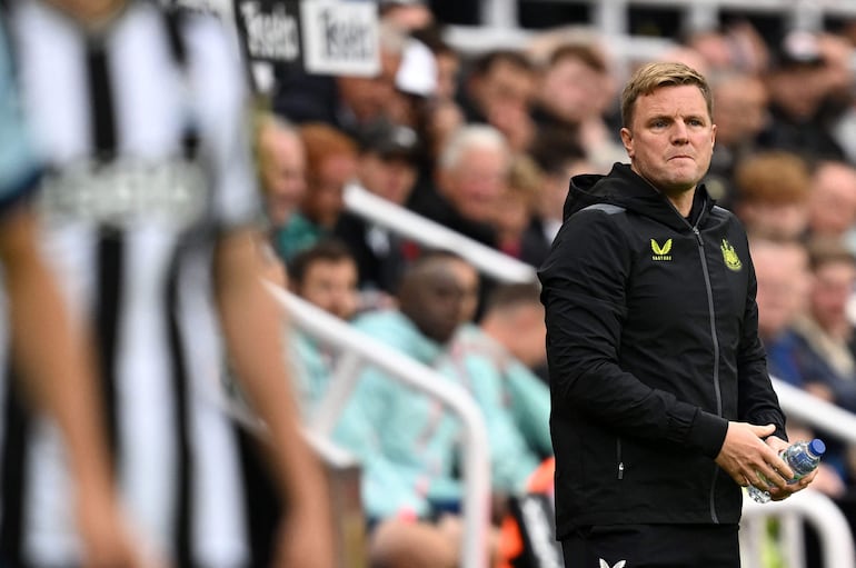 El inglés Eddie Howe , entrenador del Newcastle, durante el partido contra el Brentford por la Premier League en el St James' Park, en Newcastle, Inglaterra. 