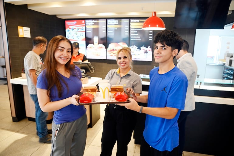 El McDía Feliz  se realiza cada año en favor de la educación.