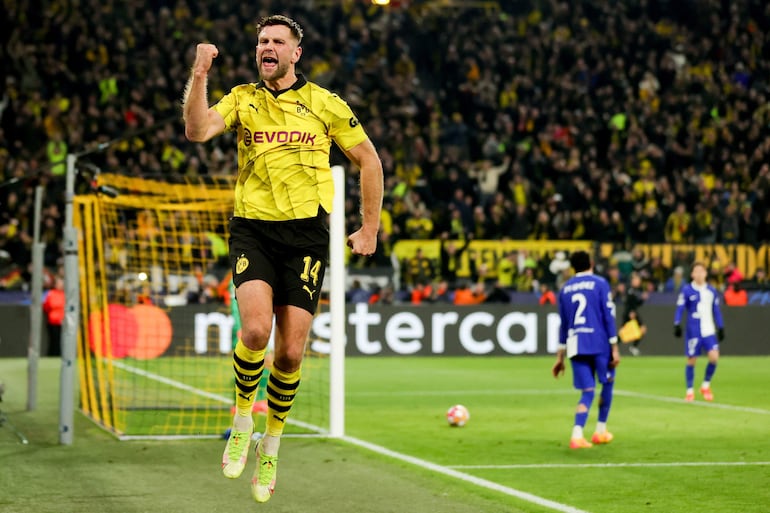 Dortmund (Germany), 16/04/2024.- Dortmund's Niclas Fuellkrug celebrates after scoring the 3-2 lead during the UEFA Champions League quarter final, 2nd leg match between Borussia Dortmund and Atletico Madrid in Dortmund, Germany, 16 April 2024. (Liga de Campeones, Alemania, Rusia) EFE/EPA/FRIEDEMANN VOGEL
