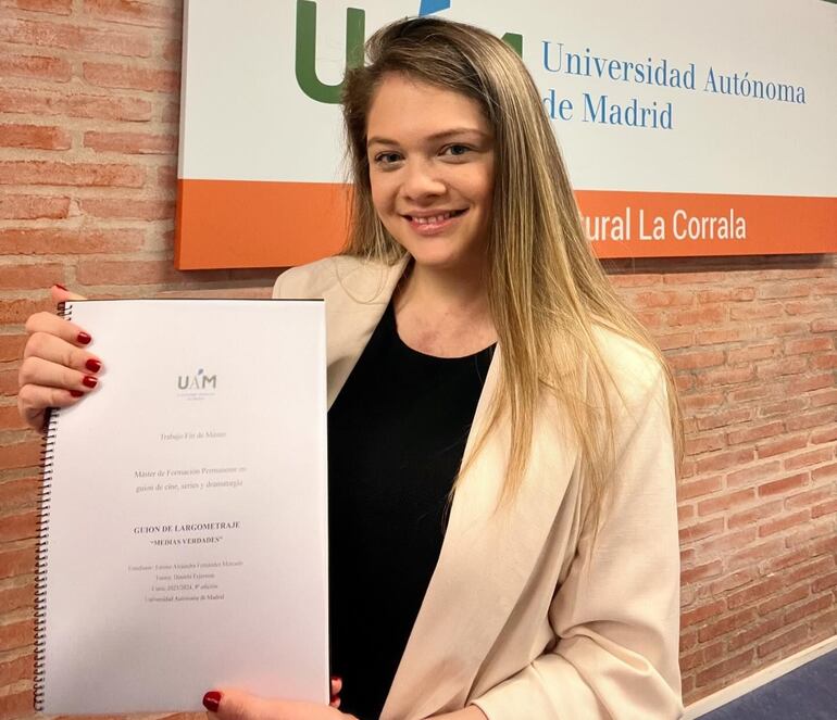 Fátima Fernández Mercado ya es Máster en guion de cine, series y dramaturgia por la Universidad Autónoma de Madrid.