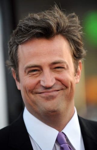 El actor Matthew Perry, quien se consolidó como una estrella mundial gracias a la serie Friends, murió este sábado a los 54 años. (Photo by Gabriel BOUYS / AFP)