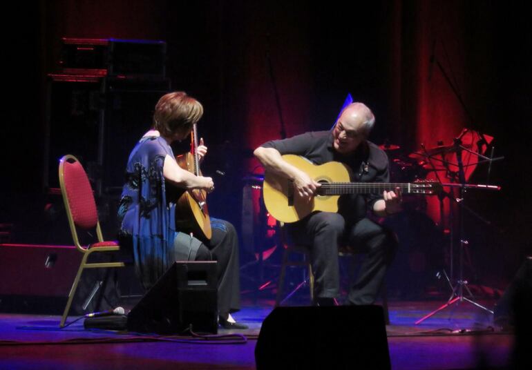 Una foto de archivo de Berta Rojas y Toquinho en Buenos Aires, en una presentación en el Gran Rex.