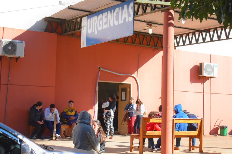 Fachada del servicio de Urgencias del Hospital Regional de Villarrica.