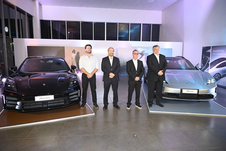 Alan Carrizosa, Miguel Carrizosa, Jorge Pushkarevich y Teodoro Vega, directivos de Diesa, en la presentación de los nuevos modelos deportivos de Porsche.