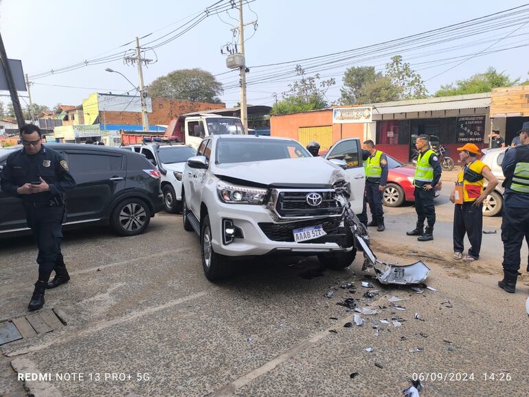 Así quedó una camioneta robada en Fernando de la Mora que fue recuperada por la Policía en Ñemby tras una persecución y balacera.