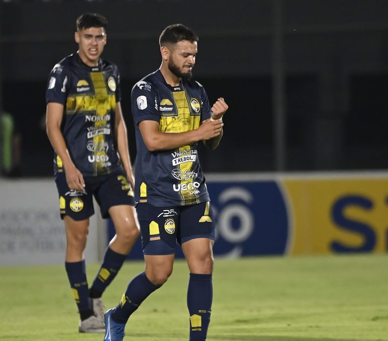 Ronaldo Báez, autor del único gol de Trinidense ante Olimpia