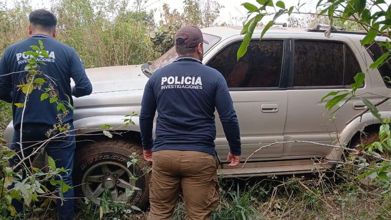 Las camionetas fueron abandonadas en una zona boscosa del distrito Abaí, departamento de Caazapá.