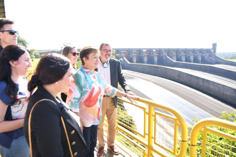 Directora gerente del FMI, Kristalina Georgieva, durante su visita a la Central Hidroeléctrica Itaipú.