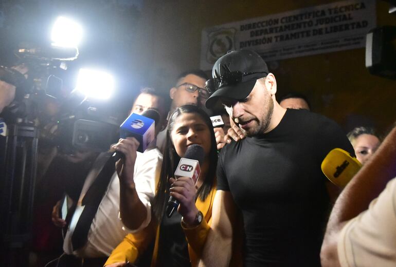 Reinaldo "Cucho" Cabaña tras su salida de la Penitenciaría de Tacumbú, el pasado jueves.