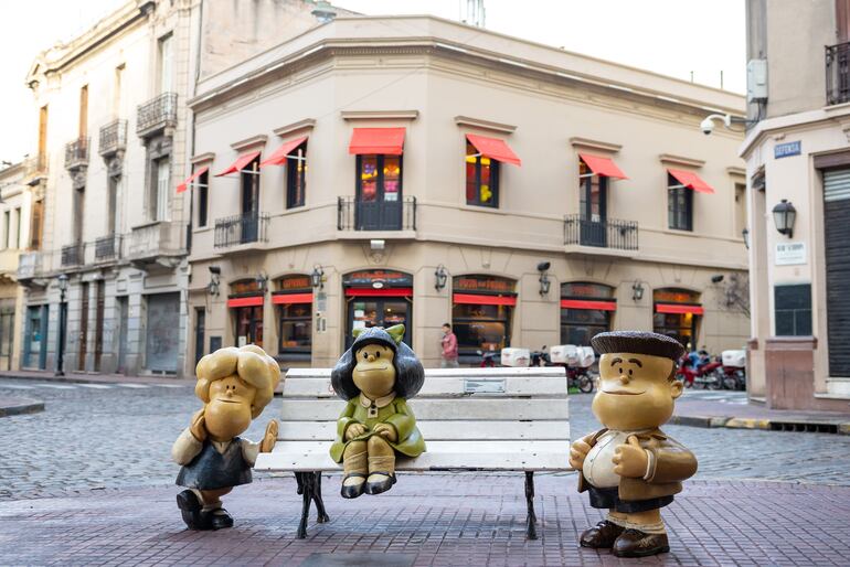 Escultura en conmemoración a Mafalda, en el barrio San Telmo de Buenos Aires.