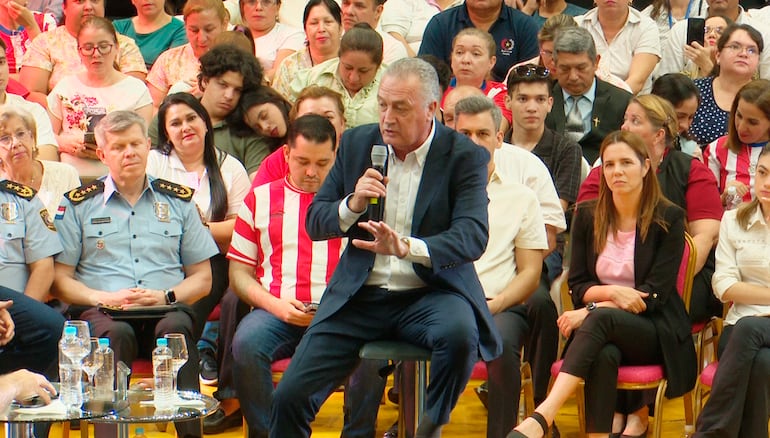 Gustavo Alfaro, durante su conferencia en el conversatorio sobre "El Despertar de un Gigante" en el arena SND.