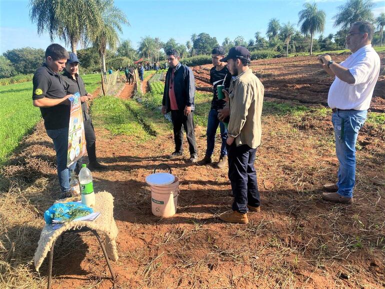 En la finca del Ing. Jacinto Benítez se realizó la jornada de campo.