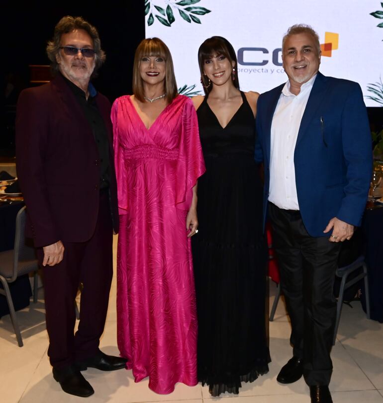 Emilio García, Pelusa Rubin, Luchi García Rubin y Héctor Luis Rubin.