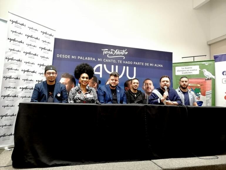 Rodrigo Pereira, Aymée Nuviola, Luis Duarte, Beto Barrios, Dani Meza y Ariel Escurra durante la conferencia de prensa sobre el concierto de lanzamiento del álbum "Ayvu".