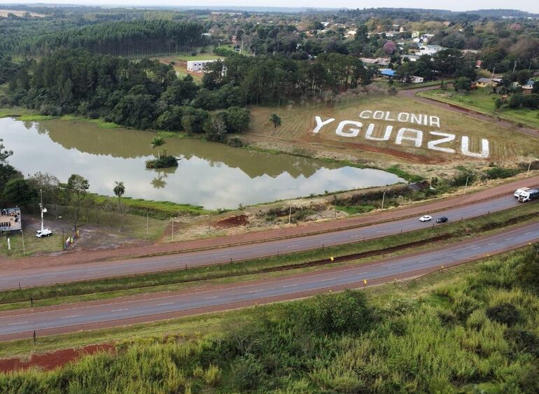 Acceso a la ciudad de Yguazú, que ayer cumplió 63 años.