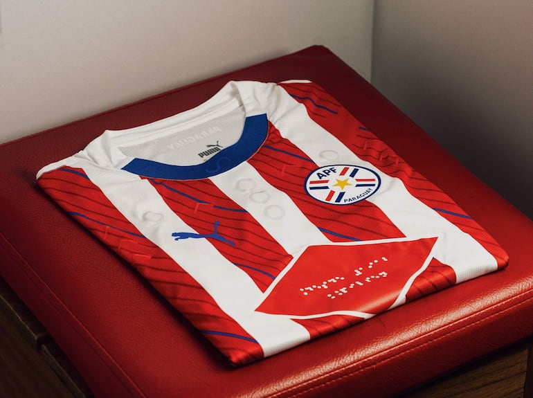 Pilsen presentó esta innovadora camiseta de la Albirroja para "Sentir los colores".