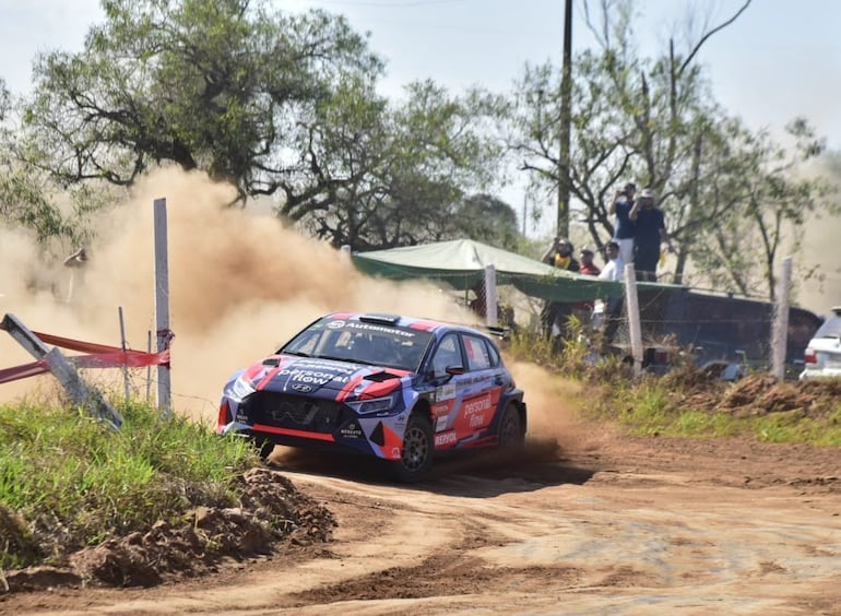 Fabrizio Zaldívar marcó el mejor tiempo de la primera vuelta entre los autos 4x4