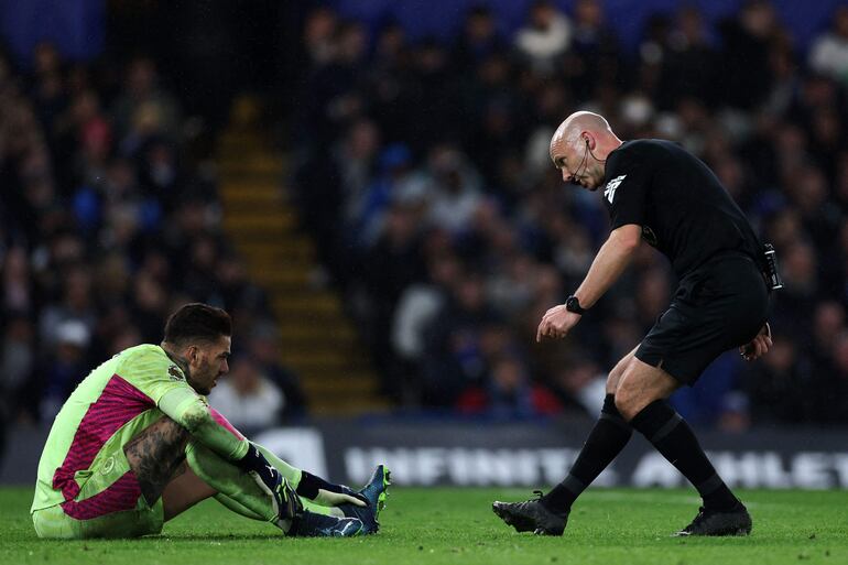 Ederson  se lesionó el pie izquierdo durante el partido que Manchester City empató el domingo 4-4 en cancha del Chelsea por la Premier League.