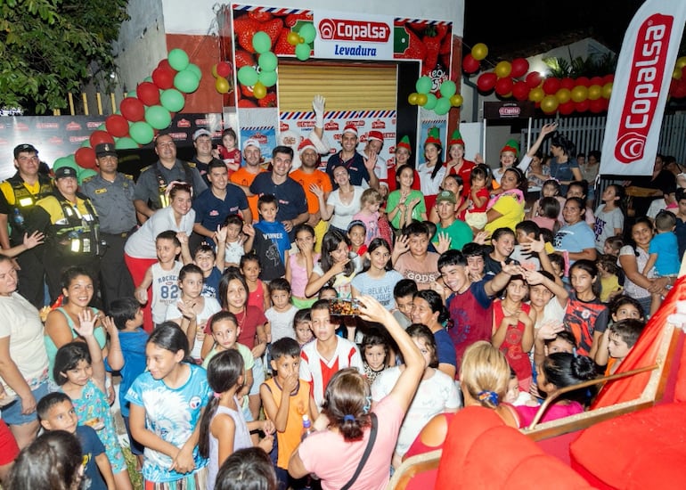 Los niños disfrutaron de la presencia del trineo de Papá Noel, de la mano de Copalsa.