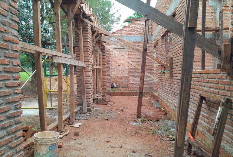 Construcción de una cocina comedor en la Escuela Próceres de Mayo quedó inconclusa.