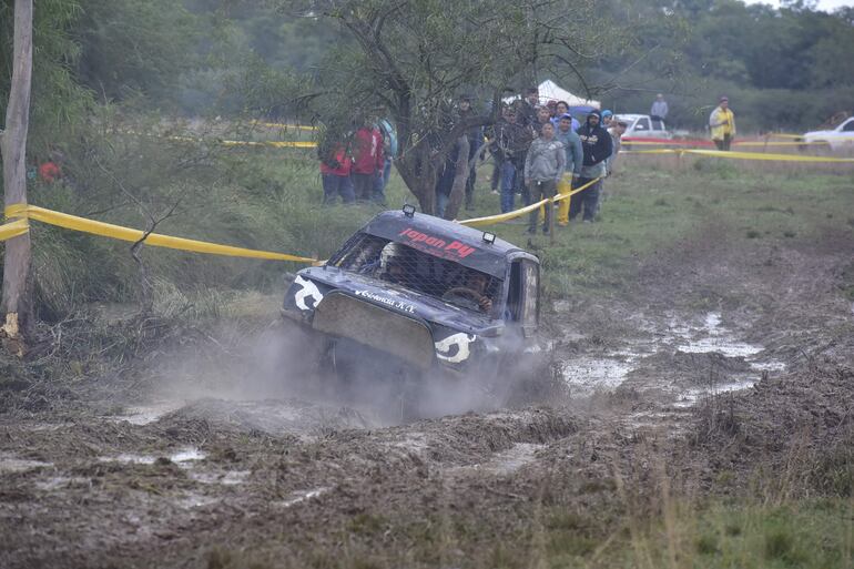 El triunfo en la TT2 fue para Héctor González e Isidro Flores, con el Suzuki Vitara.