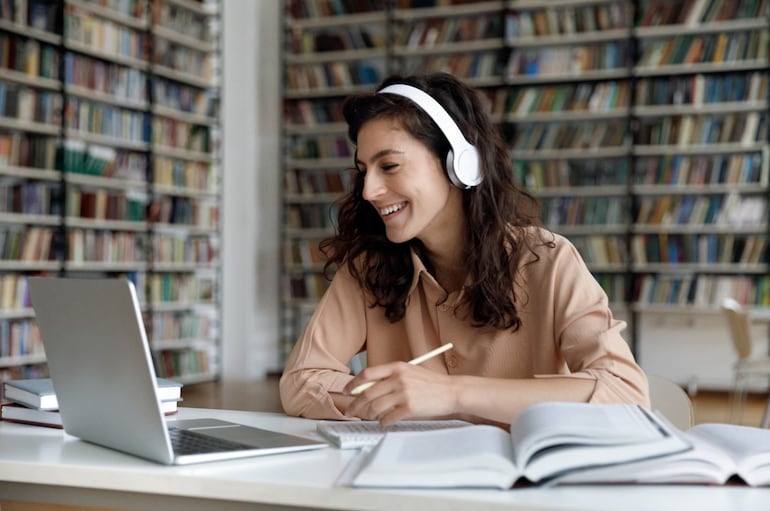 Las casas de estudio siguen contando y hacen hincapié en las clases virtuales.