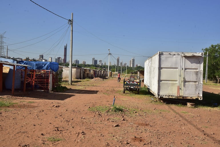 Fracción A3 de la Costanera, todavía ocupada por familias damnificadas, en la intención de venta del intendente de Asunción.