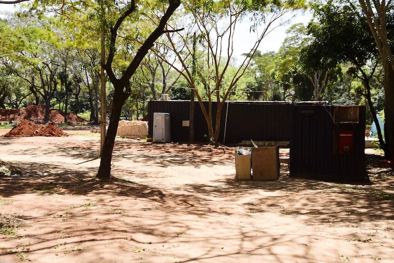 En el lote 17 de Isla de Francia, avanza una obra que será una "ciudad deportiva". Los vecinos se oponen por la existencia de manantiales en la zona, fauna y flora en la zona.