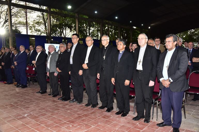 Las principales autoridades eclesiásticas dijeron presente en la inauguración y habilitación del nuevo edificio.