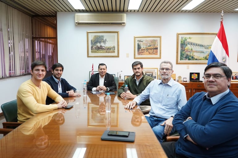 En junio pasado, los inversionistas de REM Industries se reunieron con autoridades de la ANDE para garantizar el abastecimiento eléctrico del proyecto.