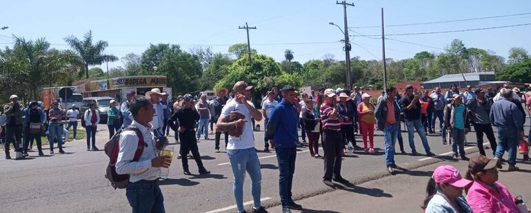 El cierre intermitente de la ruta PY03 se realiza en el km 210 del distrito de Yrybucuá.