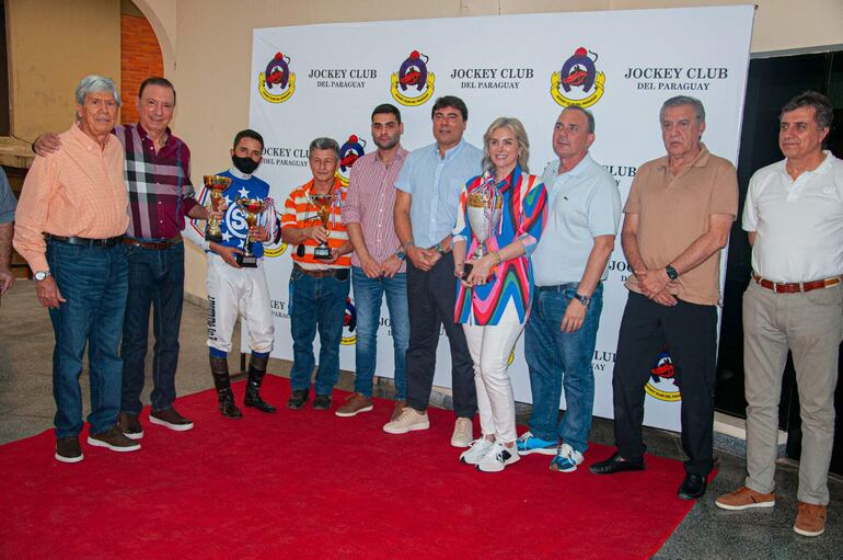 La gente del stud San Blás celebró el triunfo de Fogonero entre los potrillos