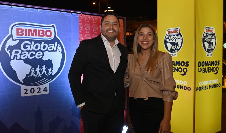 Jonatan Paniagua, Gerente general de Bimbo Paraguay, y Adriana Barboza, Brand manager de Bimbo.