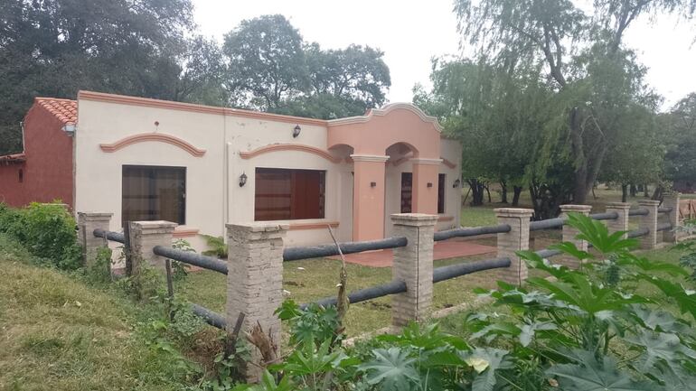 Esta es la casa que Fernando Camacho edificó en la finca 916, del Ministerio de Defensa. Finalmente entregó las llaves esta mañana, confirmó la Procuradoría.