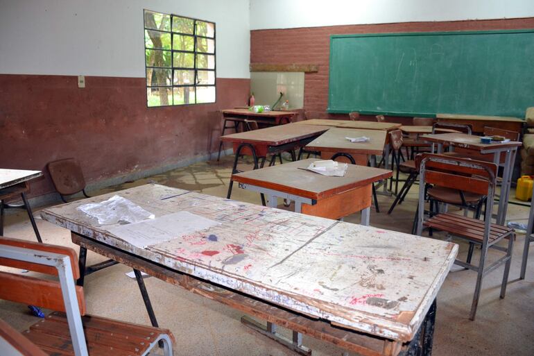 Tema Sillas en mal estado en escuela de San Juan Nepomuceno

17-01-27 
--
Antonio Caballero