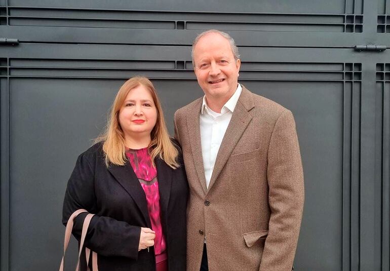 Liliana Alcaraz, junto con el futuro ministro de Hacienda, Carlos Fernández Valdovinos.