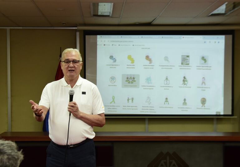 Emiliano Rolón Fernández, durante la presentación.