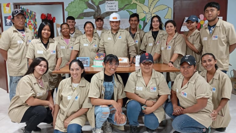 Mujeres de Boquerón se reciben de albañiles.