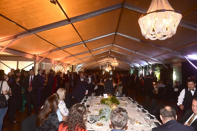 Varios miembros del gabinete del presidente Santiago Peña participaron en el brindis de la UIP, en homenaje a la industria. El evento se desarrolló en la sede del gremio.