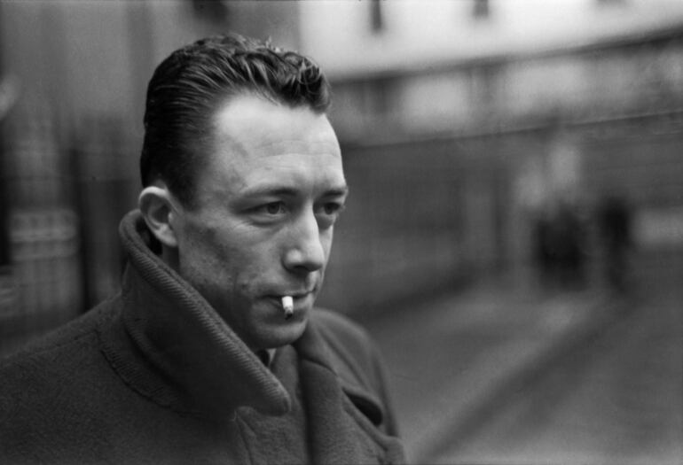 Albert Camus (1913-1960), escritor existencialista francés. "A partir del siglo XX, el psicoanálisis y el existencialismo contribuyeron significativamente a la comprensión del fenómeno suicida..."