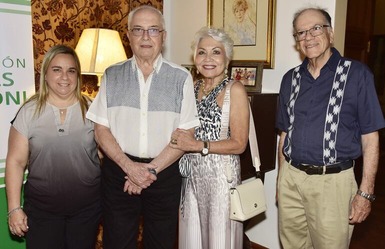 Liza Ricciardi, Eduardo Manchini, Martha Manchini y José Luis González.