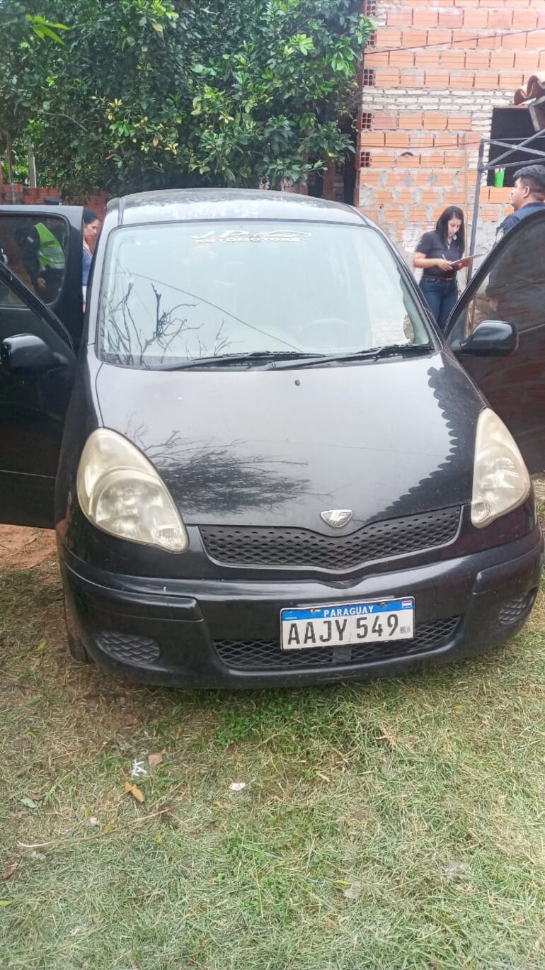 El Toyota Funcargo negro que fue utilizado por el ahora detenido, según consta en las filmaciones de circuito cerrado.