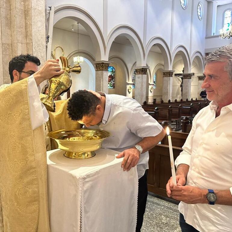 Ronaldo Nazario recibió las aguas bautismales hace solo unas semanas. (Instagram/Ronaldo)