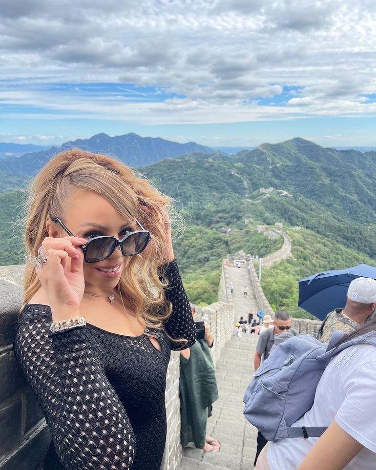 Mariah Carey posando en la Gran Muralla China. (Instagram/Mariah Carey)