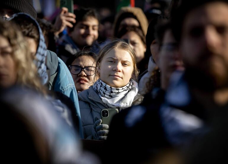 Manifestación en solidaridad con Palestina frente a la sede de la Corte Internacional de Justicia de La Haya, viernes 26 de enero de 2024 (EFE)