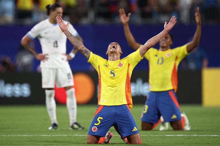 Los jugadores de la selección de Colombia festejan la victoria en el partido frente a Uruguay en las semifinales de la Copa América 2024 en el Bank of America Stadium, en Charlotte, North Carolina.