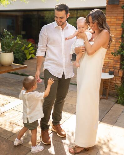 ¡Bella familia! Iván Zavala y Paulina Angulo con sus hijos Mila y Cruz.